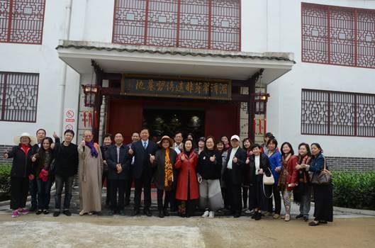 參訪團在湄潭參訪合影留念。 參訪團在湄潭參訪合影留念。