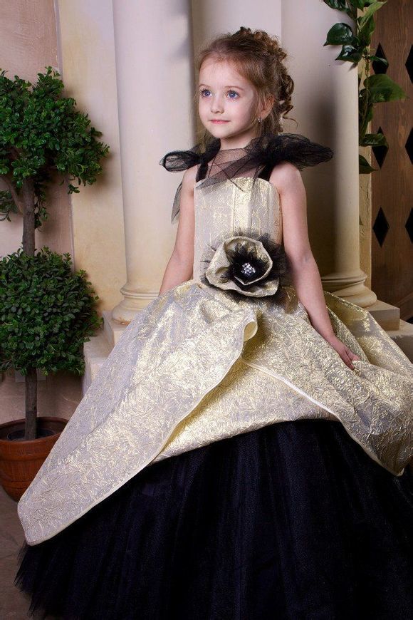 ˊʘӍ _˹}ͯģ(Angelina Kurkina)lһM,ƬСͰ׃,·`䷲g