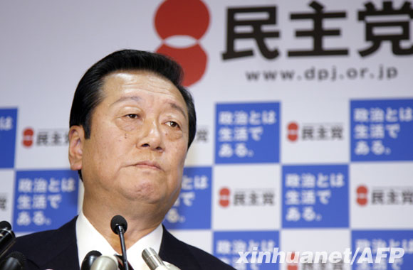 11月4日,日本最大的在野黨民主黨代表小澤一郎在位于東京的民主黨總部召開的緊急記者會上講話。小澤一郎在記者會上說,由于他與日本首相、執政的自民黨總裁福田康夫的會談引起政治混亂,他決定辭職,并已向民主黨干事長鳩山由紀夫提交辭呈。 新華社/路透