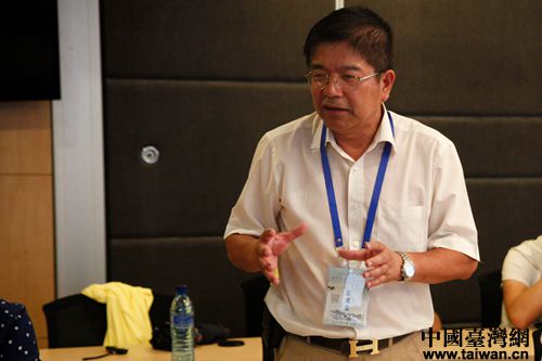 臺(tái)灣海外留學(xué)生領(lǐng)隊(duì)代表西班牙馬德里康普大學(xué)教授黎萬(wàn)棠發(fā)言。(中國(guó)臺(tái)灣網(wǎng) 吳知音 攝) 臺(tái)灣海外留學(xué)生領(lǐng)隊(duì)代表西班牙馬德里康普大學(xué)教授黎萬(wàn)棠發(fā)言。(中國(guó)臺(tái)灣網(wǎng) 吳知音 攝)