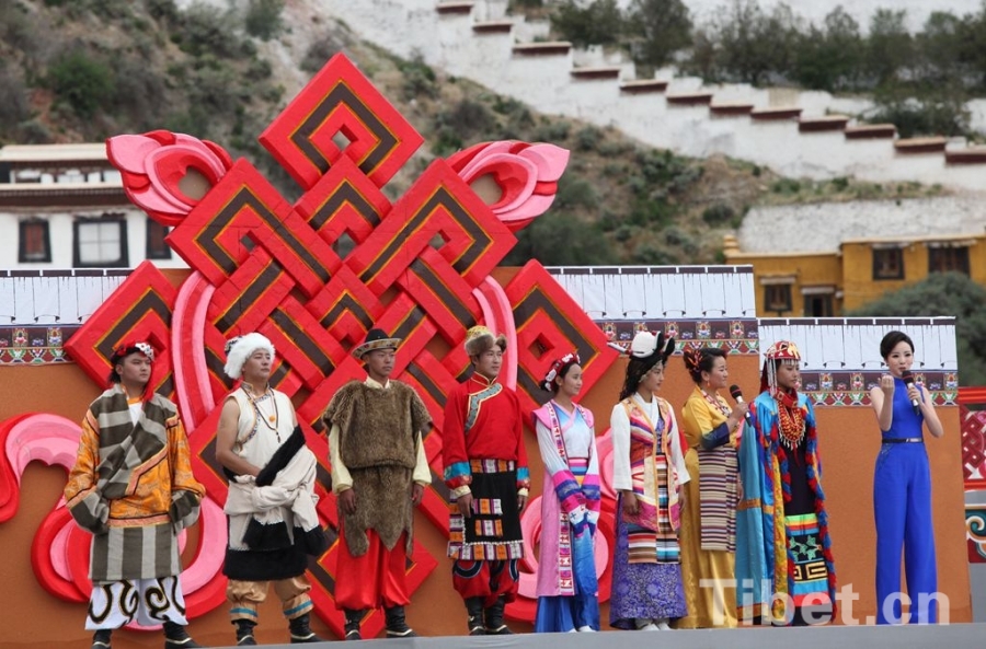 “心連心”藝術(shù)團(tuán)走進(jìn)西藏 “心連心”藝術(shù)團(tuán)走進(jìn)西藏