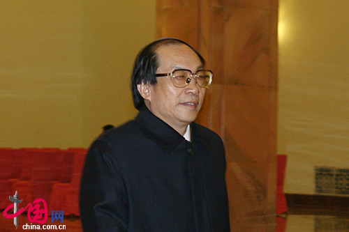 鐵道部長(zhǎng)劉志軍經(jīng)過(guò)人民大會(huì)堂北門(mén)一笑而過(guò) 鐵道部長(zhǎng)劉志軍經(jīng)過(guò)人民大會(huì)堂北門(mén)一笑而過(guò)
